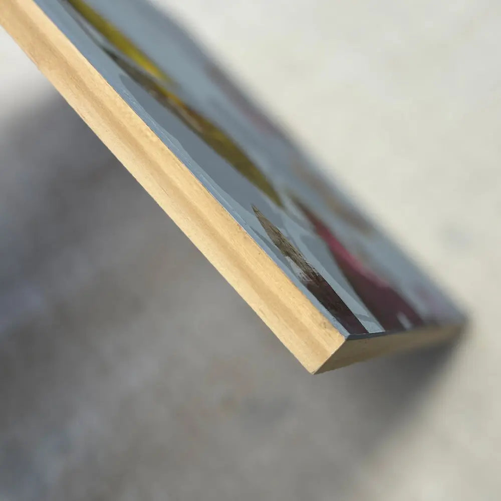 Closeup of SUMMER PARTY edge